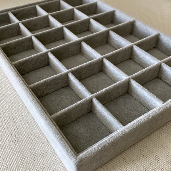 Jewelry Display Storage Organizer Tray Ice Gray Plush Velvet (24 grids) - Picture 4 of 8